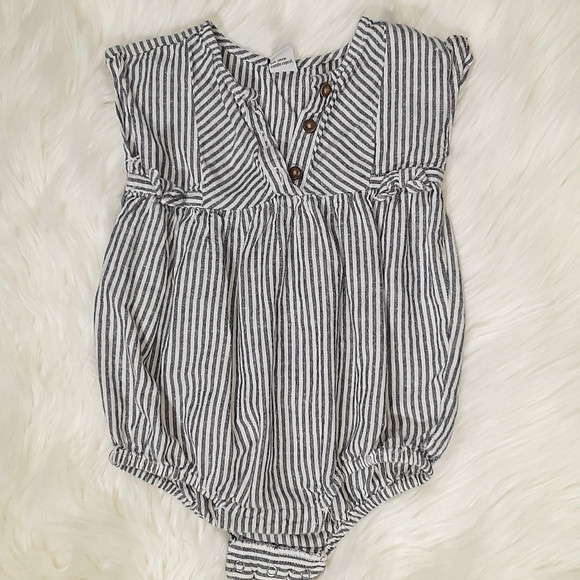 Baby Onesie Bloomer 12Mos OLD NAVY SLIGHTLY USED - Picture 1 of 2